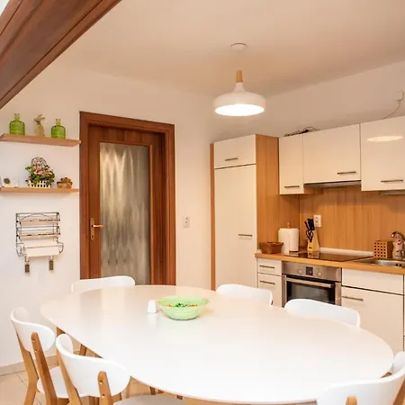 Classic Near The City Center Appartement